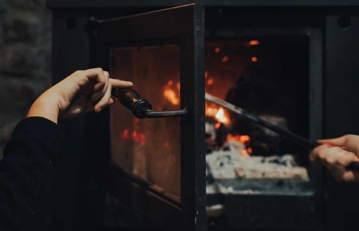 Slim stoken in huis: zo haal je langer warmte uit je haard
